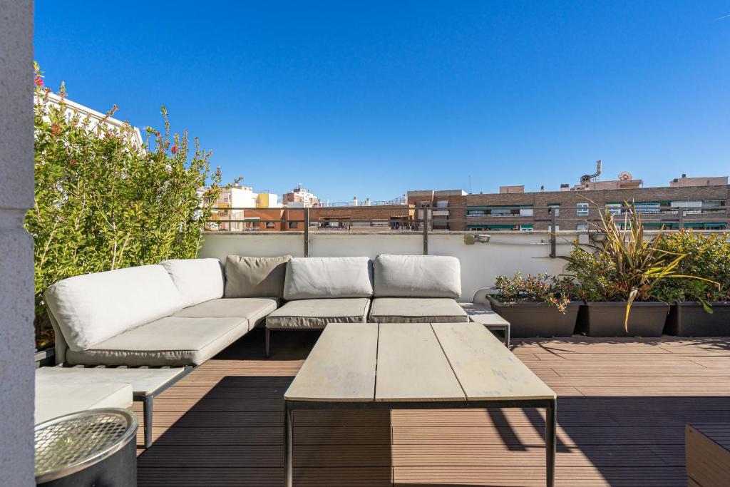 Feelathome Waldorf Suites Apartments - 2