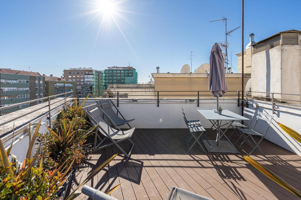 Feelathome Waldorf Suites Apartments - 4