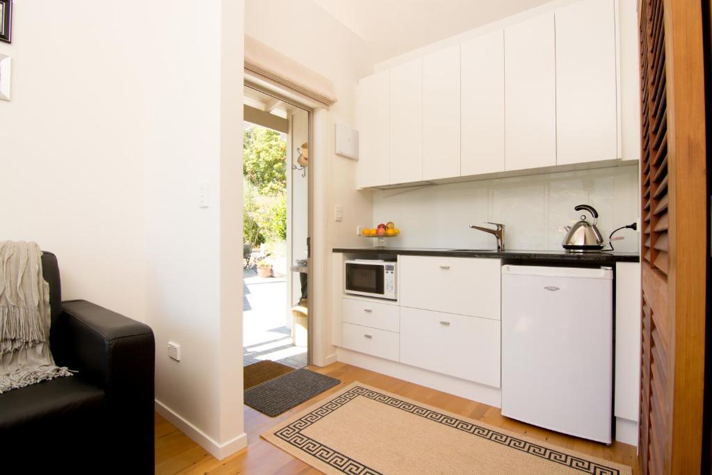a kitchen with a stove a sink and a window, Cable Bay Nest in Nelson