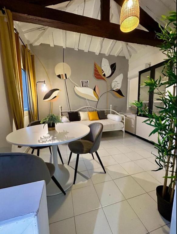 Tower 22 - Centre and near train station, Modena