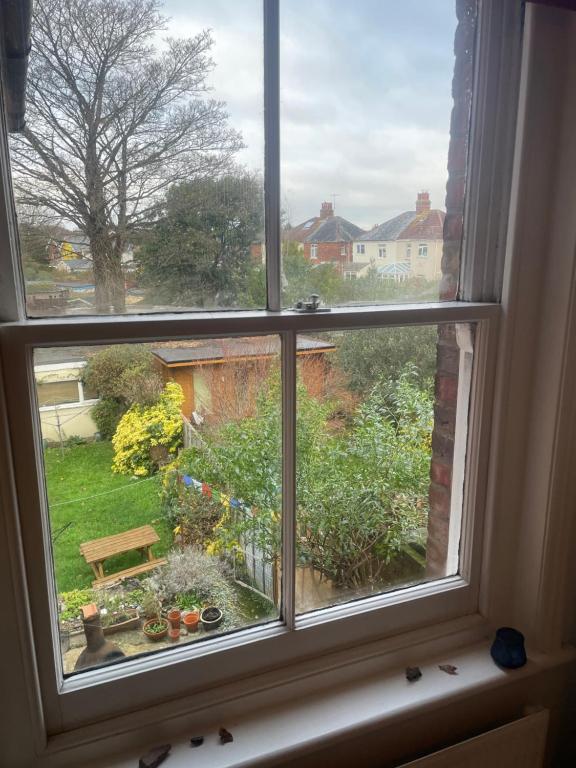 Central Poole spacious room in Edwardian house photo 7