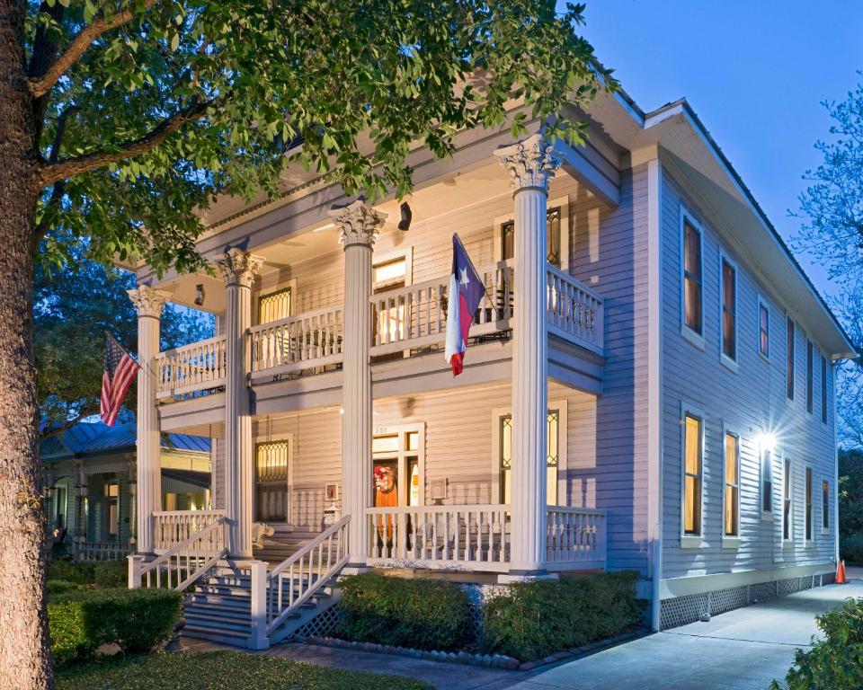 Brackenridge House Bed and Breakfast