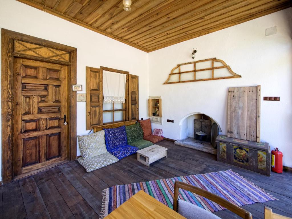 Birgi Boutique Hotel Saliha hanim Tas Konak photo