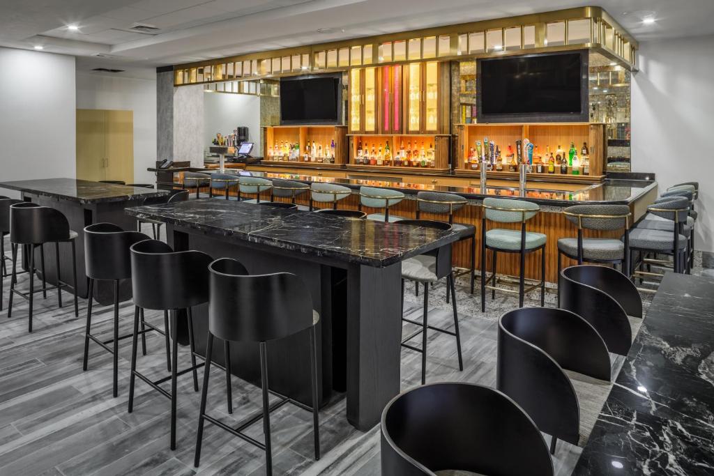 DoubleTree by Hilton Sarasota Bradenton Airport - Dining image