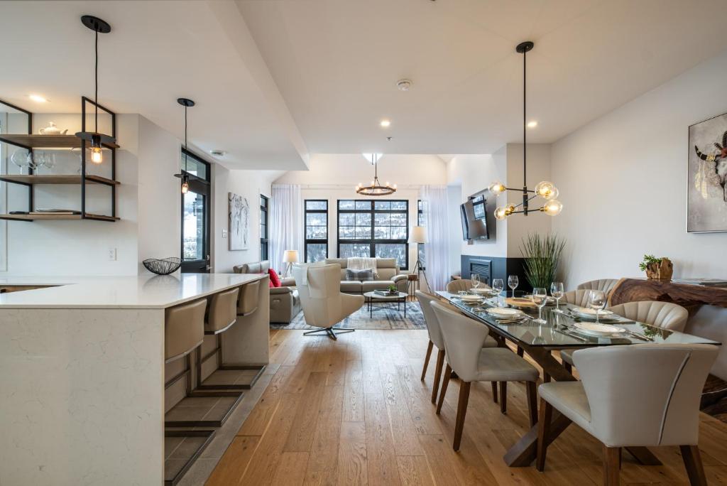 Tremblant Prestige - Les Eaux 215-8, Mont-Tremblant