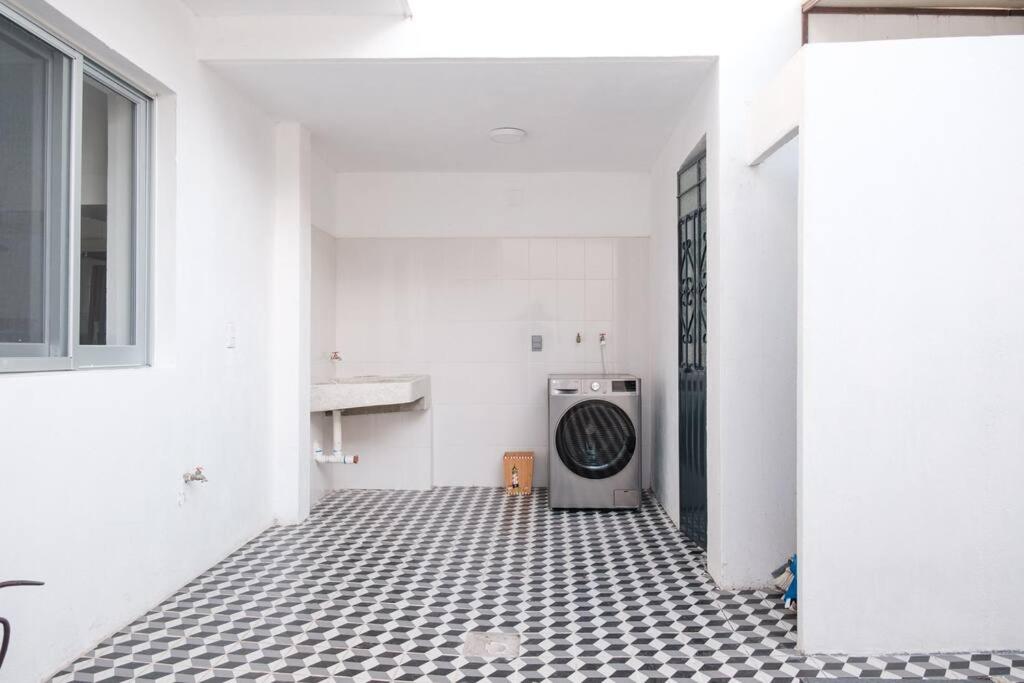 Colomos, 5 BR w/AC king bed, backyard & parking. - 3
