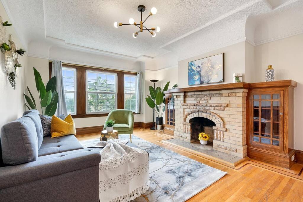 Cozy Modern Beautiful Home 2BR-2Bath OR 3BR-2Bath near Silver Terrace SFO