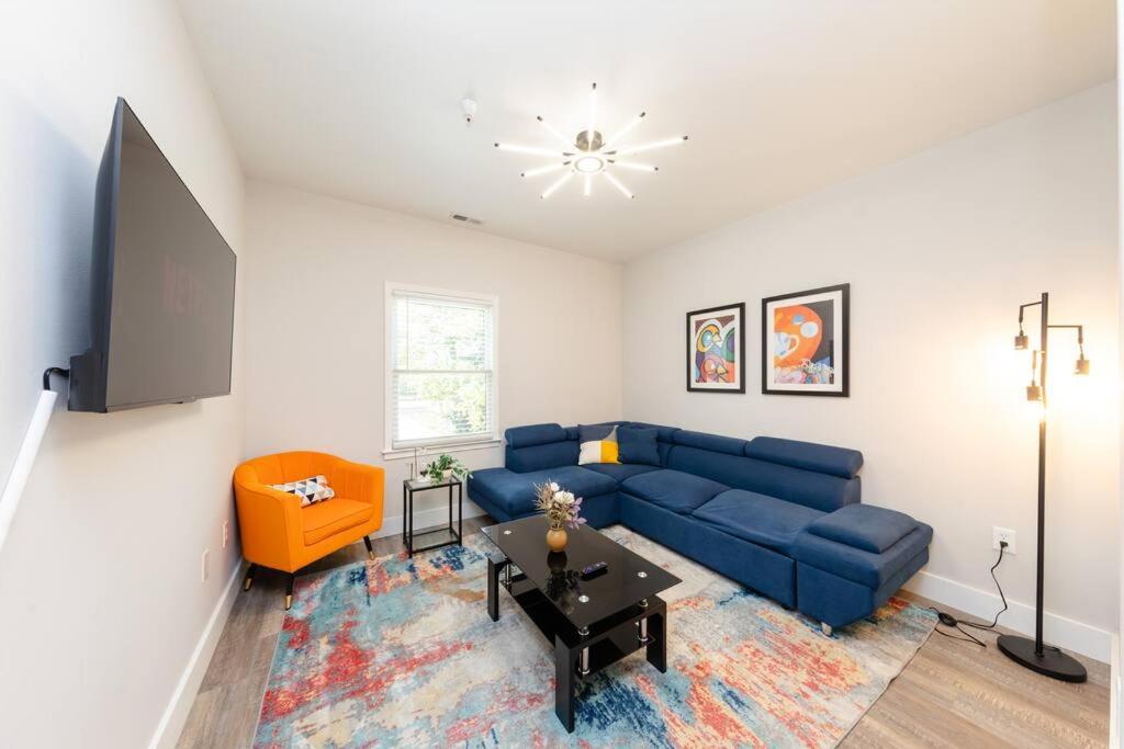 Modern 1BR with King Bed and Optional Parking Near Broadway and The Gulch, Nashville