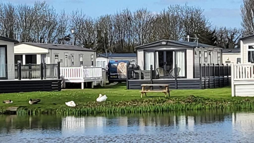 Reeds View Holiday Lodge, South Cerney