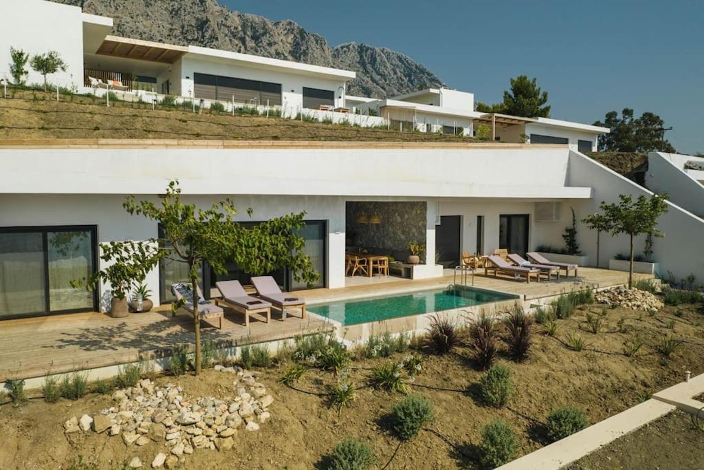 Private pool with prime location Oraio Meros, Palairos