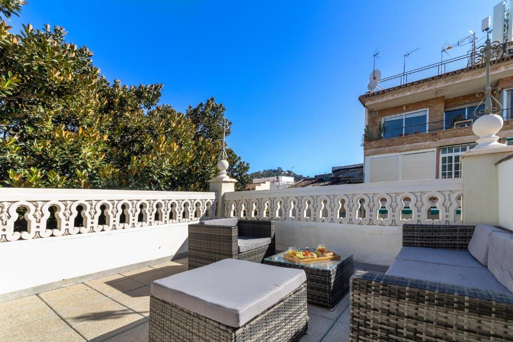 NT Luxury Central Duplex with Terrace & Parking - 3
