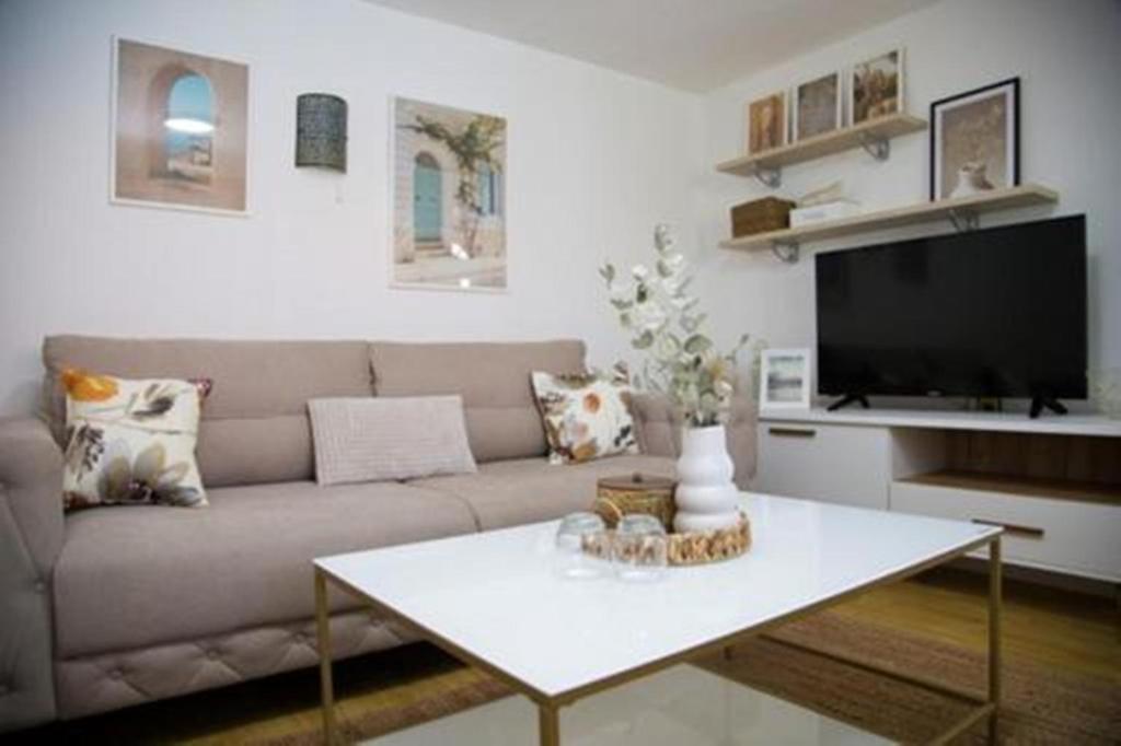 Summer House with Heated Swimming Pool - 3