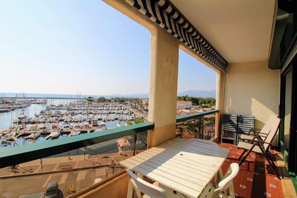 Splendide Vue sur le port St Cyp - 1
