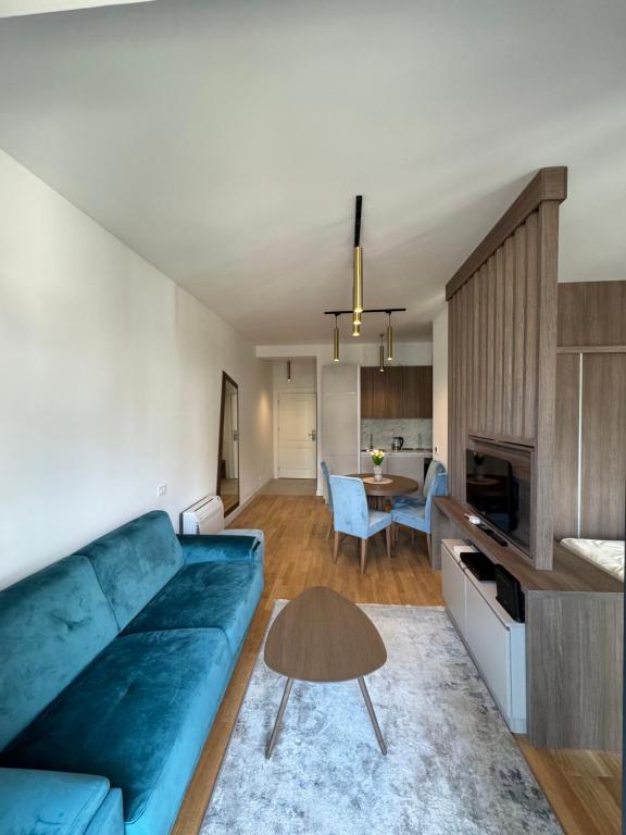 Cozy sea view apt with garage, Budva