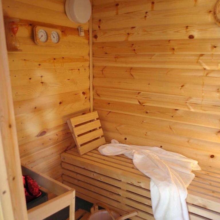 Luxury Hot Tub Lodge, Retallack Resort photo 8