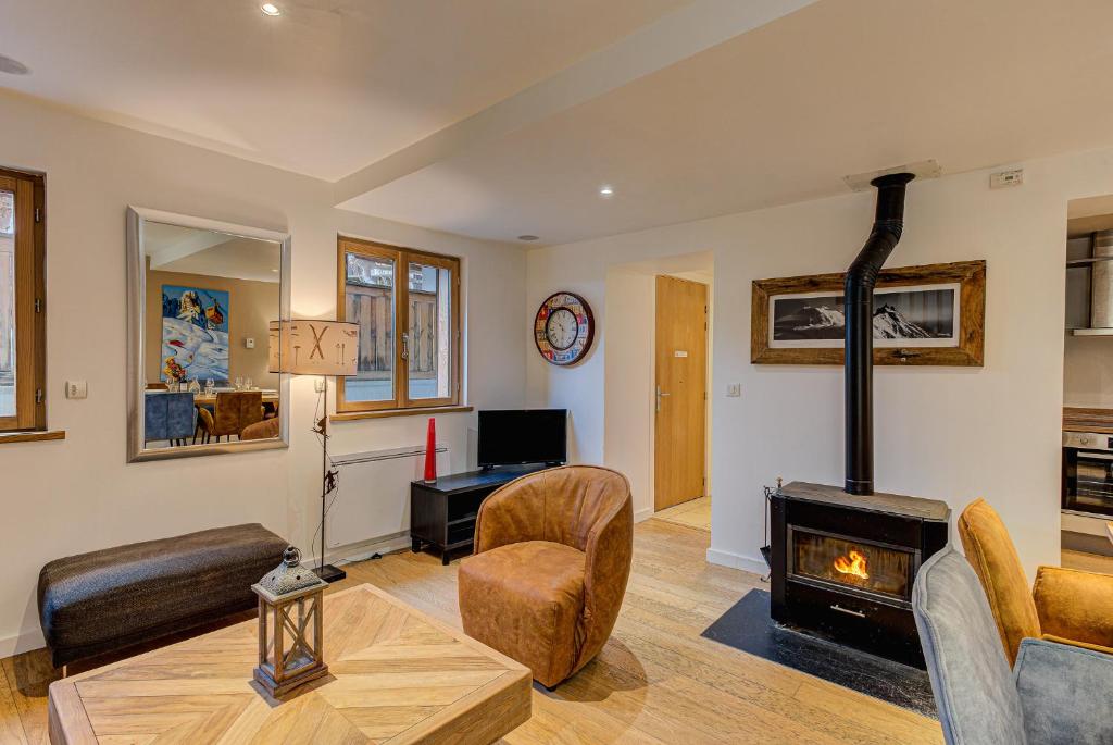 Apartment Biolay, Alpes Agency, Central Chamonix, Sleeps 6 - 3