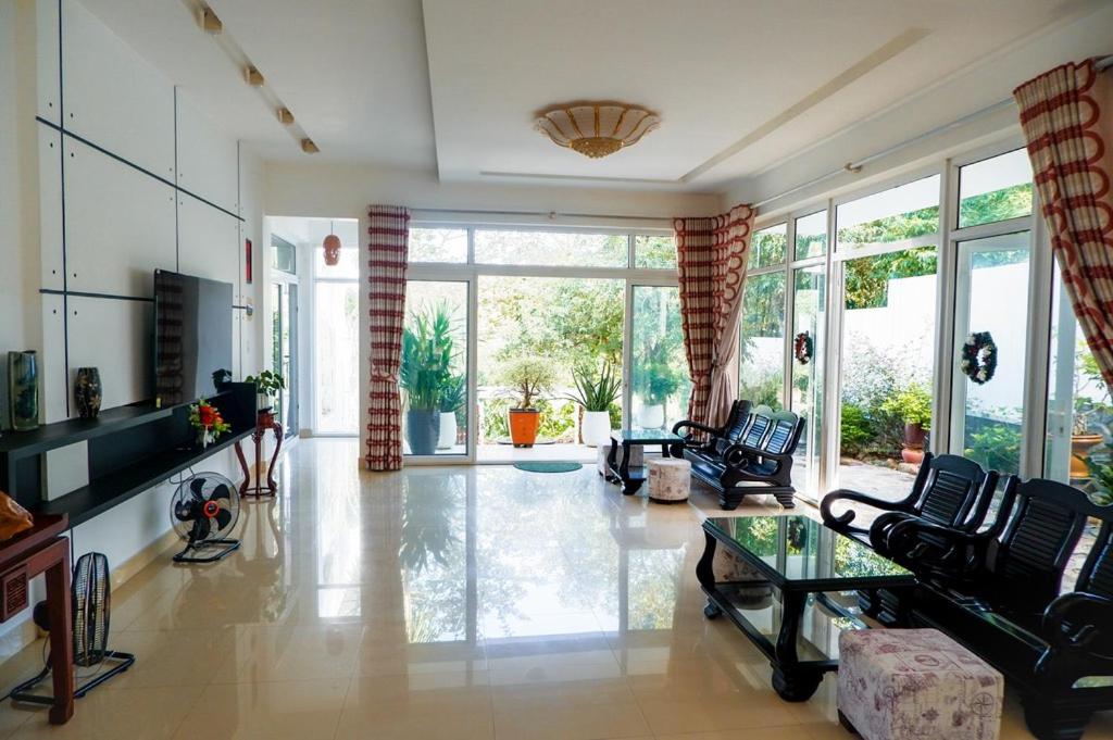 SAM VILLA HUE CITY