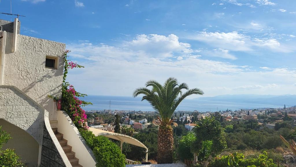 Apartment - Sleeps 10 - Parking - Garden - Pool, Hersonissos