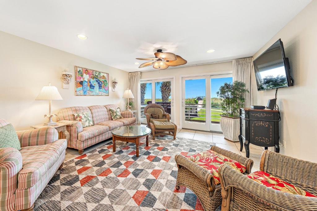 Needle Rush Point Unit C11, Pensacola