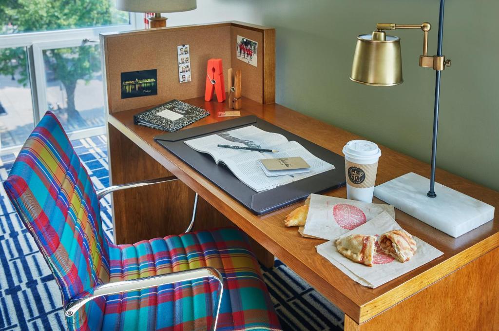 Graduate Madison Photo 26