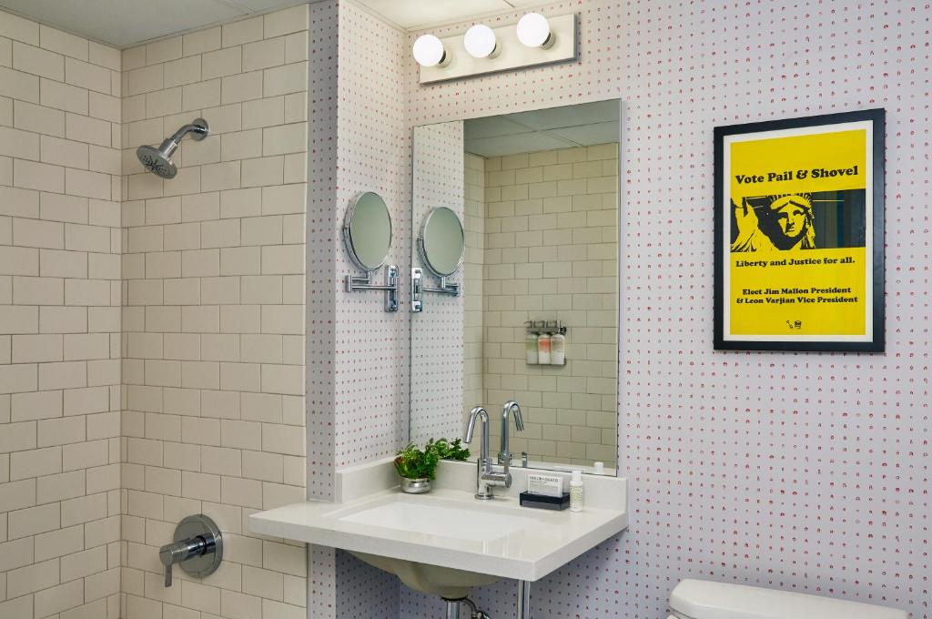 Graduate Madison Photo 31