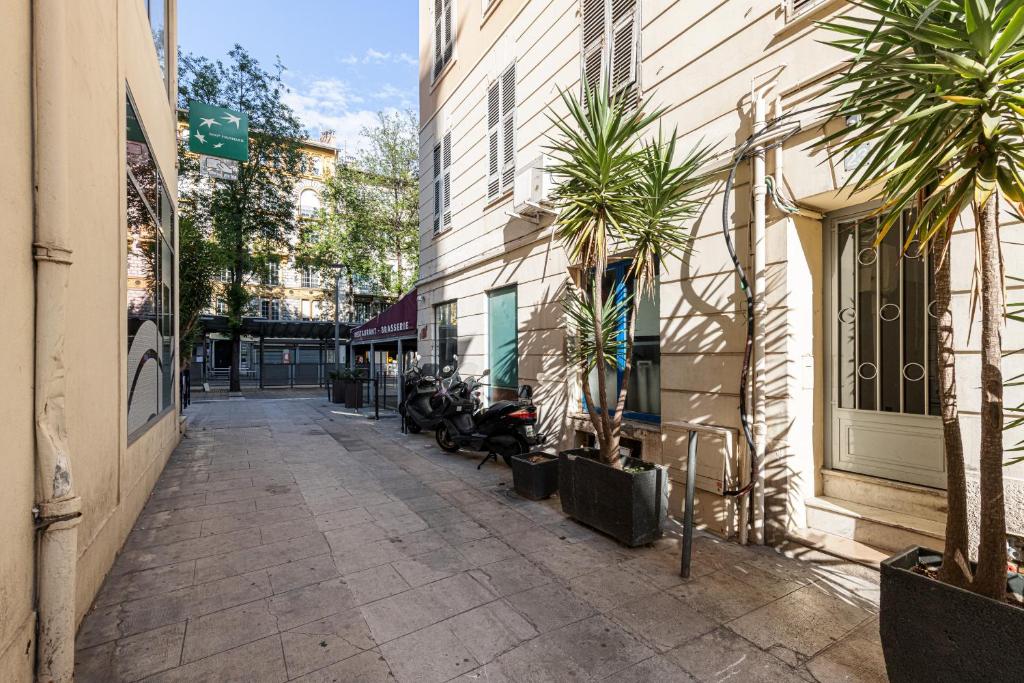 Coeur de La Libé - Ideal couple & FRIENDS - CENTRAL & COSY - TRAM & Supermarkets -AC -Bed XXL - 3