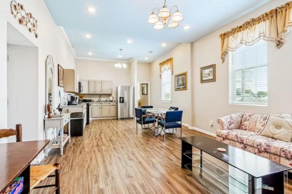 Penthouse on Claiborne, New Orleans