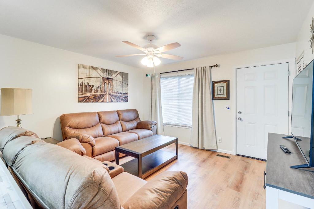 Quaint Toledo Home about 6 Mi to Downtown!