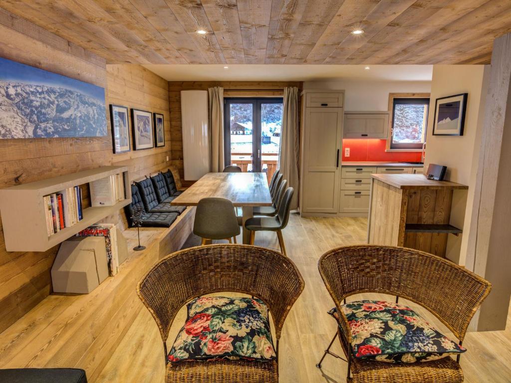 Chalet Spacieux Centre Station avec Wifi et Animaux Admis - FR-1-181-2795 - 5