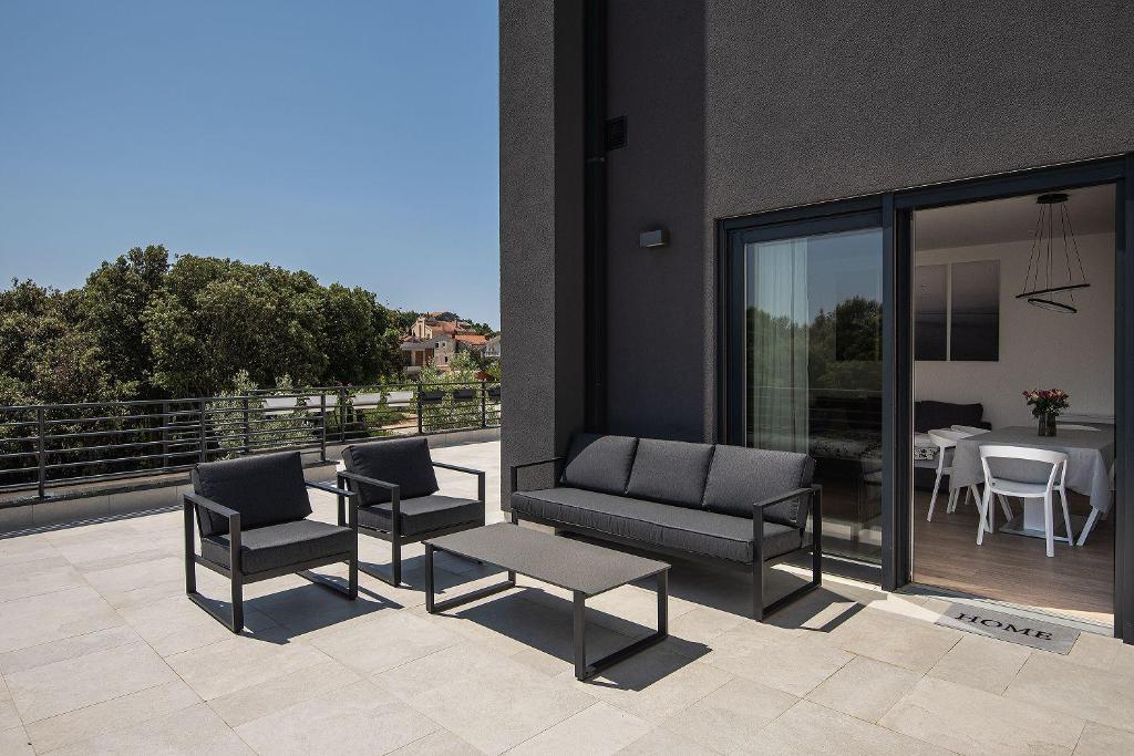 Modernes Apartment mit großer Terrasse, Pješčana Uvala