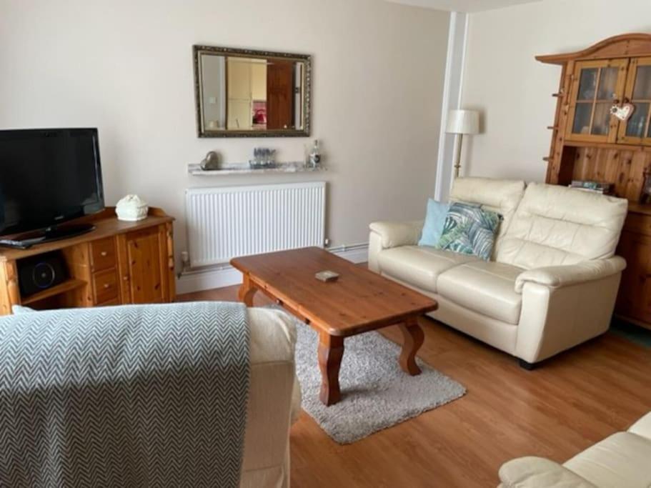 32 Maescurig, Newport photo 2