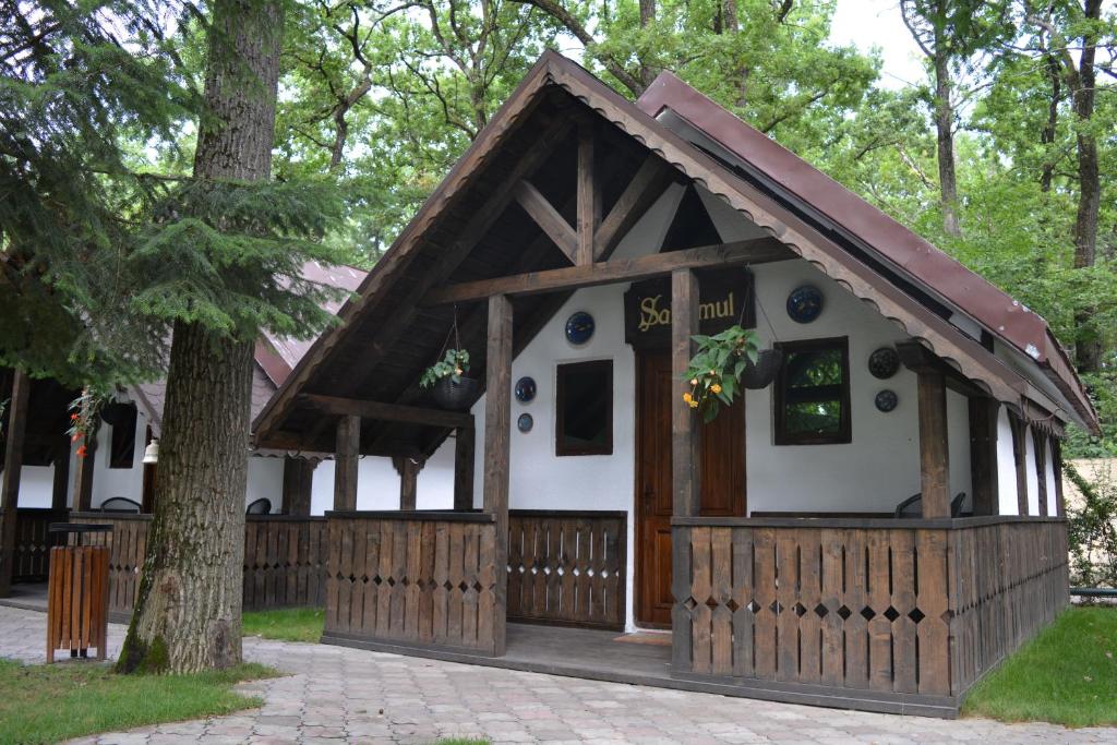 Cornul Vanatorului Bungalows photo