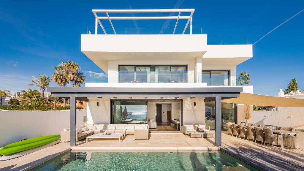 Frontline 6 BDRM Luxury Villa w Beach Access - 2
