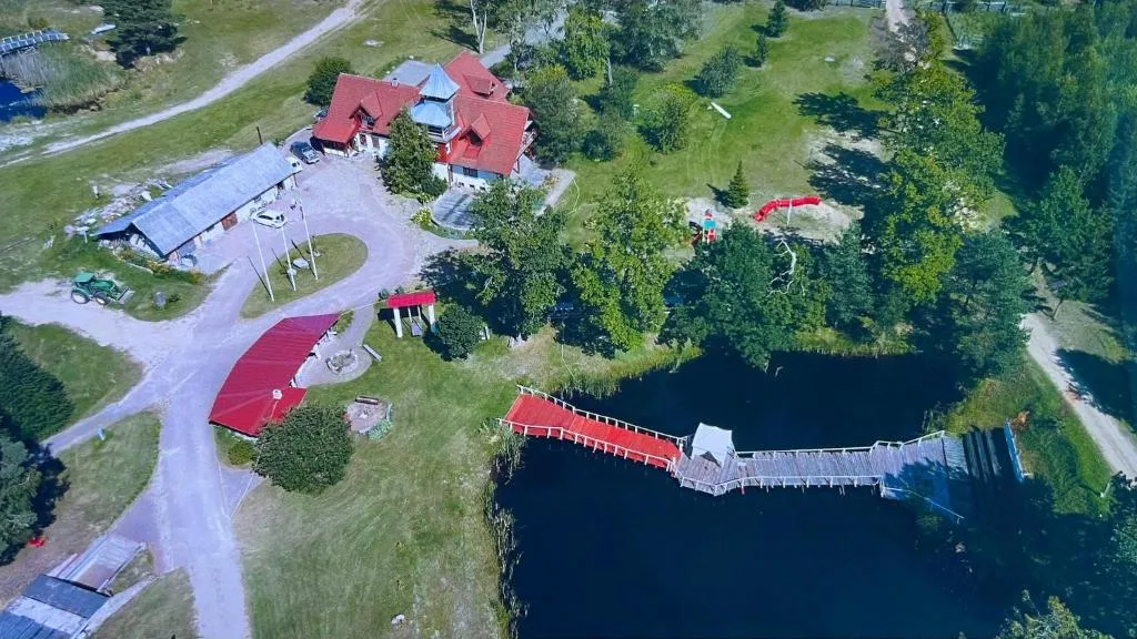 Pilskalni, Hotel in Īvande