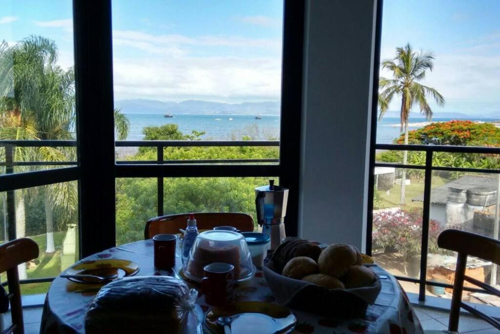 Ap 1 quarto em Ponta das Canas, belíssima vista, Florianópolis