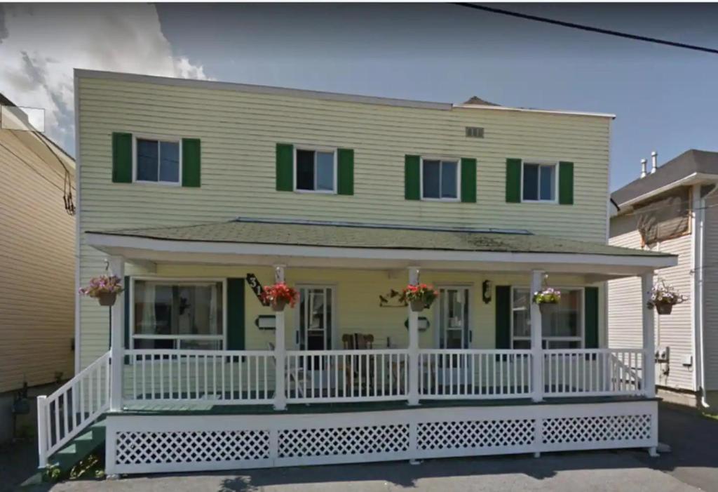 Simply Suite - Cornwall Village, Cornwall