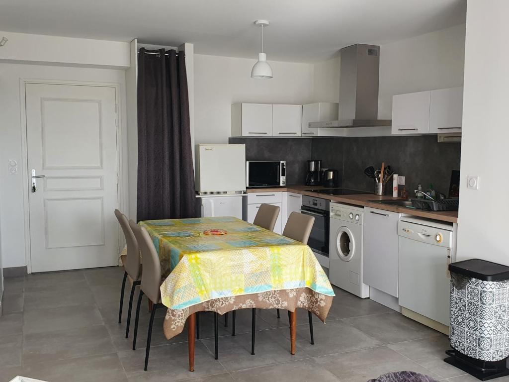 Appartement Confort 4 Pers, Climatisé, Terrasse, Parking, Proche Plage - FR-1-776-12 - 3