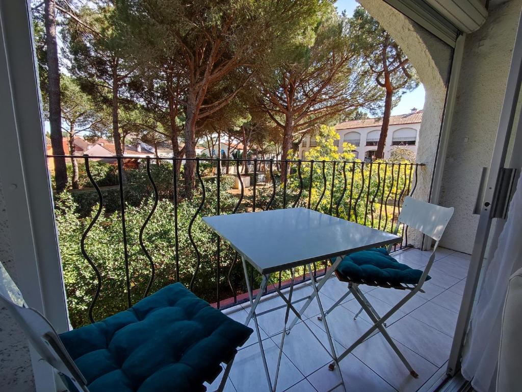 Appartement 2 pièces avec piscine, parking privé, à 400m de la plage - 4 personnes - FR-1-776-46 - 1
