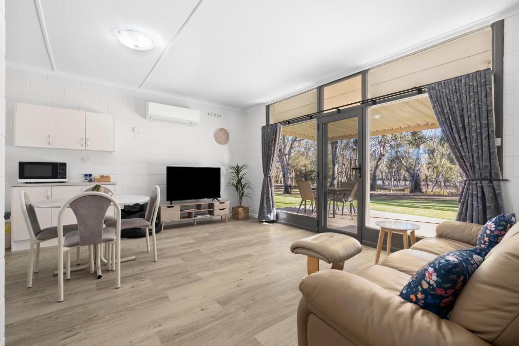 Riversands Rest Accommodation Paringa - Willow Cottage, Renmark