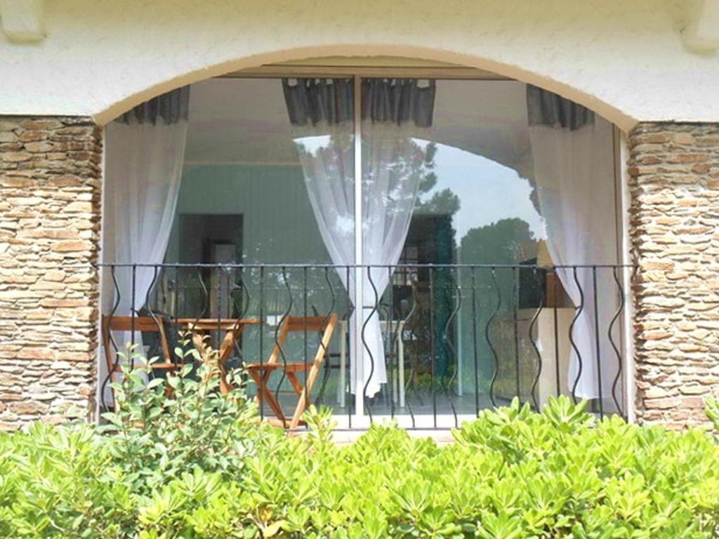 Charmant T2 rénové, proche plage et commerces, balcon, parking, accepte petits animaux - FR-1-776-56 - 3