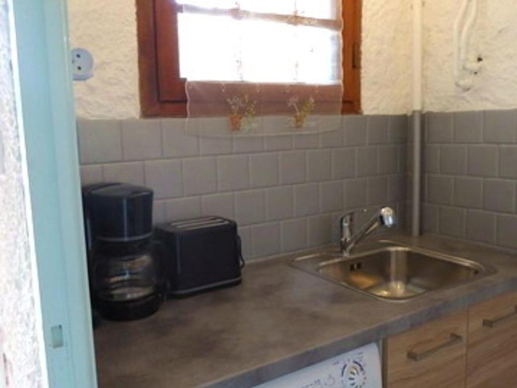 Charmant T2 rénové, proche plage et commerces, balcon, parking, accepte petits animaux - FR-1-776-56 - 4