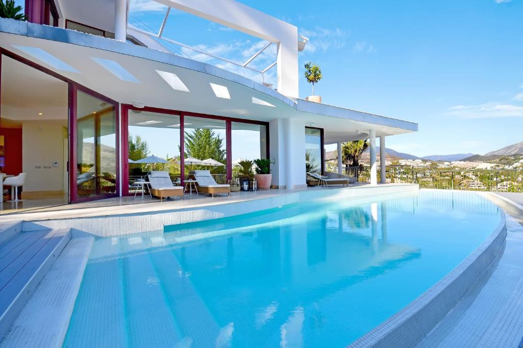 Extraordinary 7 BDRM Villa w Pool, Gym, Cinema - 3