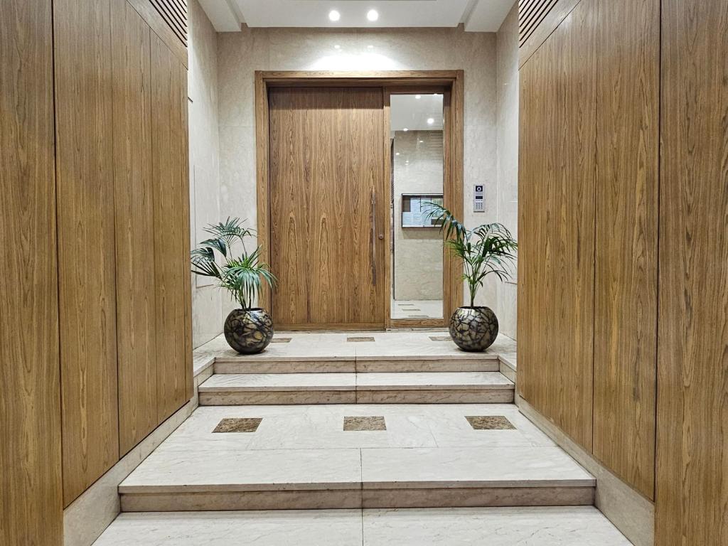 Luxury Living 3 Bedroom Apartment with Garden Terrace and Private Balcony, Casablanca