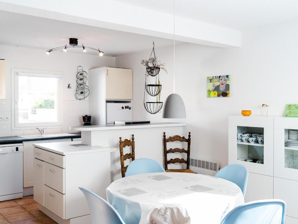 Villa 4 pièces lumineuse avec terrasse, garage, 6 couchages, proche plage et commerces, Narbonne-Plage - FR-1-409-19 - 3
