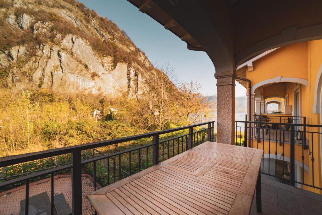 Balcony/terrace, Yachting Residence in Lavena Ponte Tresa