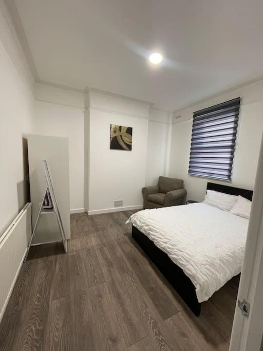 Citrine - Executive London Garden Flat, South Norwood