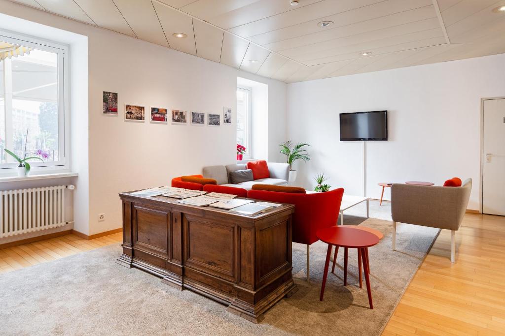 Shared lounge/TV area