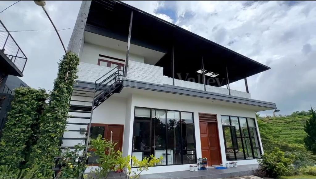 SHY in the valley, Punten