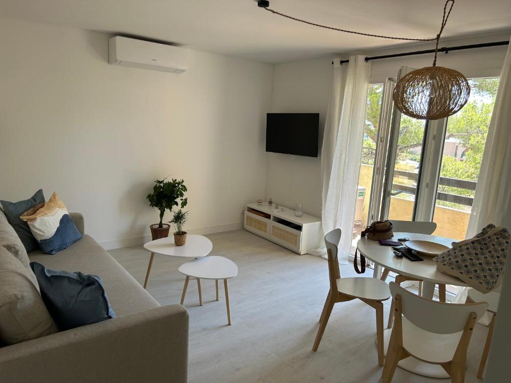 T2 tout confort et moderne, climatisé avec balcon et parking, à 10 min du port et de la plage - 5