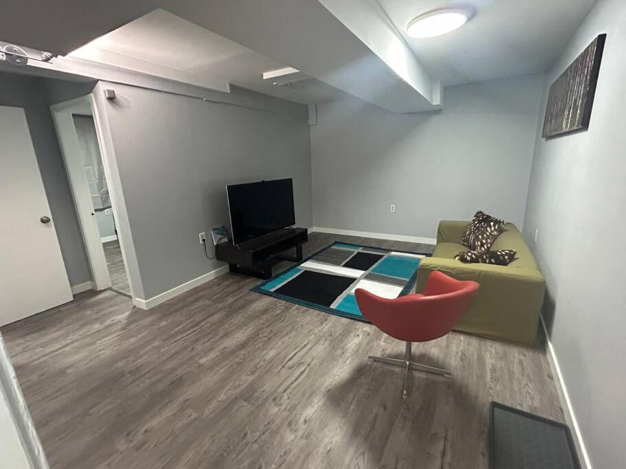 Cute Highlandpark (Lower B Unit), Calgary